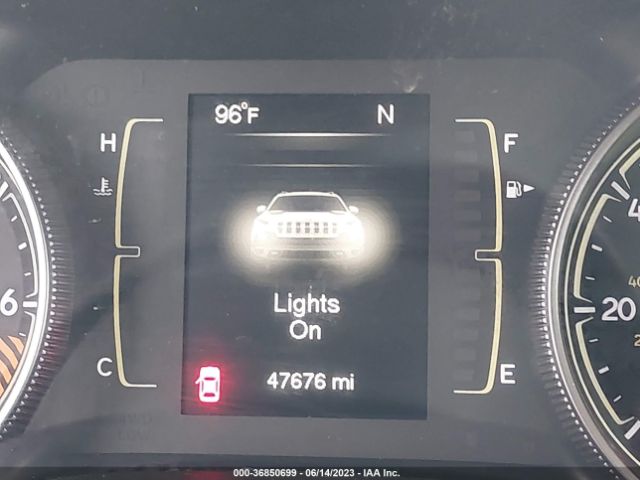 1C4PJLCB5FW554103 Jeep Cherokee Latitude