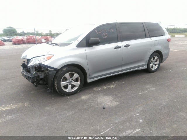 Toyota Sienna L 2019 5TDZZ3DC6KS003472 Image 2