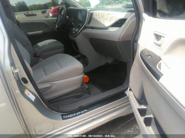 Toyota Sienna L 2019 5TDZZ3DC6KS003472 Image 5