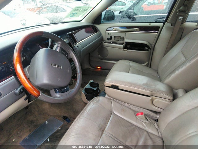 2009 LINCOLN TOWN CAR SIGNATURE LIMITED VIN: 2LNHM82V49X636686