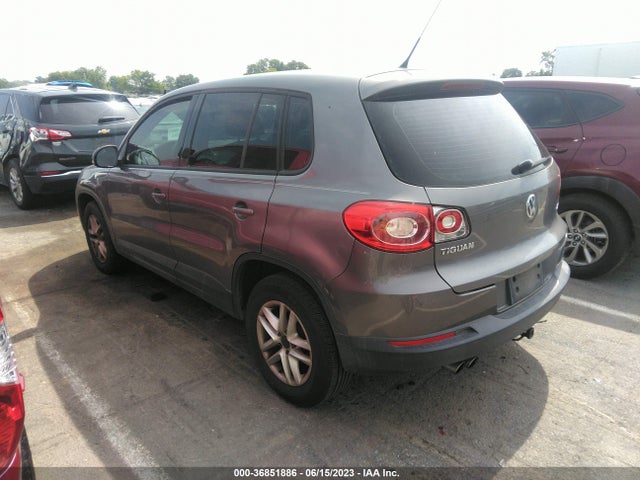 2011 VOLKSWAGEN TIGUAN S VIN: WVGAV7AX0BW555777