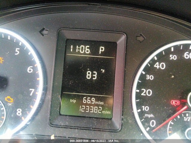 2011 VOLKSWAGEN TIGUAN S VIN: WVGAV7AX0BW555777