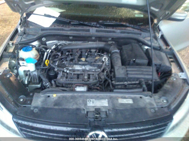 3VWD17AJ4EM271286 Volkswagen Jetta Sedan Se