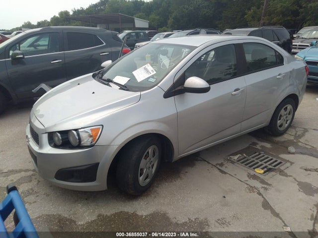 Chevrolet SONIC LS 2016 1G1JA5SH1G4115770 Image 2