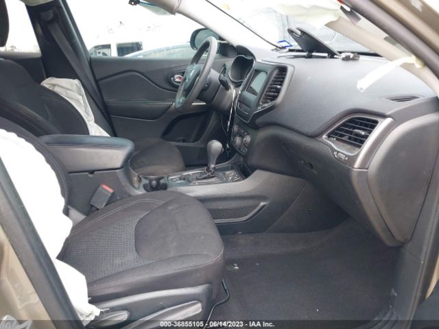1C4PJLCB4KD285033 Jeep Cherokee Latitude
