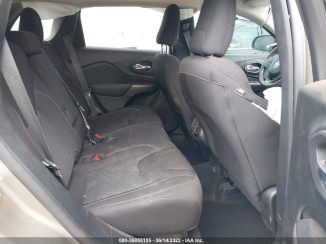 1C4PJLCB4KD285033 Jeep Cherokee Latitude