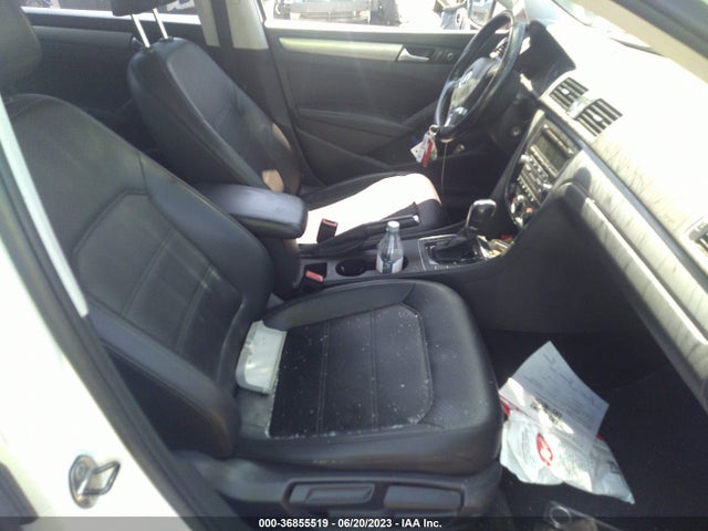 1VWAT7A36EC074961 Volkswagen Passat Wolfsburg Ed