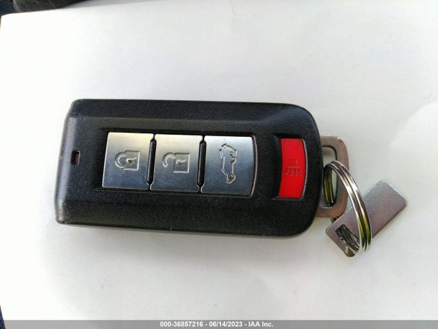 JA4AD3A39FZ001228 Mitsubishi Outlander Se