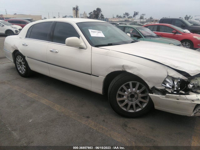 2007 LINCOLN TOWN CAR SIGNATURE VIN: 1LNHM81V17Y629208