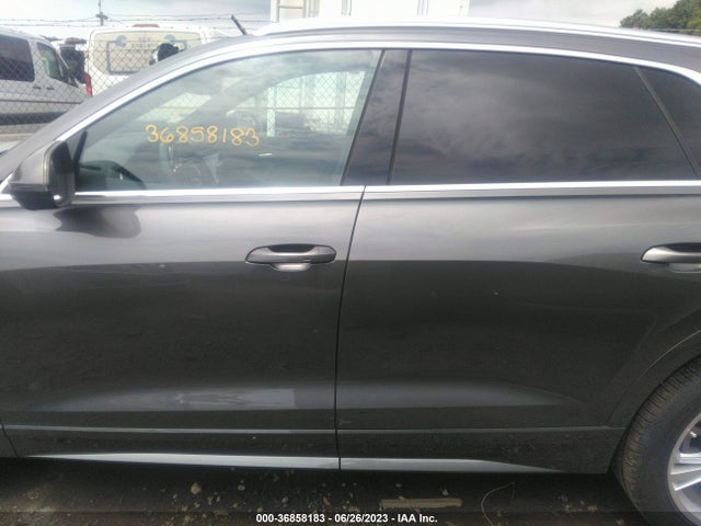 WA1BVAF14KD040006 Audi Q8 Premium Plus