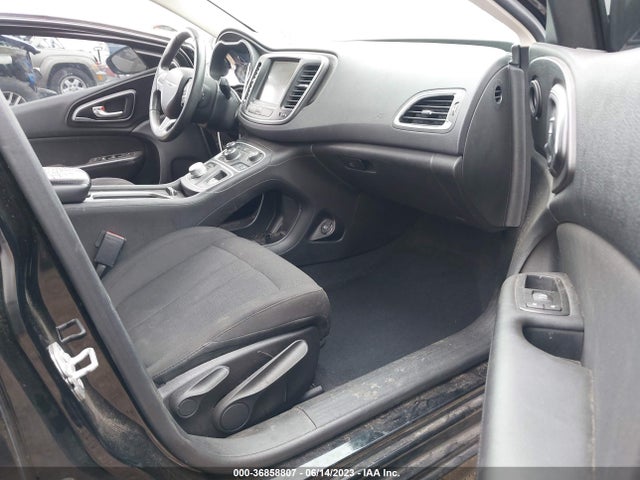 Chrysler 200 Limited 2015 1C3CCCABXFN693519 Image 5