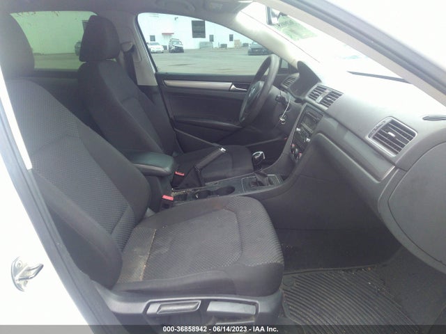 1VWAT7A33EC111285 Volkswagen PASSAT S