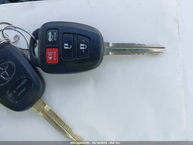 5YFBURHE3GP512742 Toyota COROLLA LE