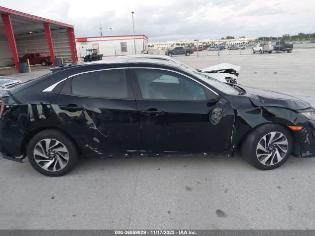 SHHFK7H28JU240143 Honda Civic Hatchback Lx