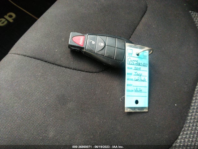 1C4PJLCB3KD488236 Jeep Cherokee Latitude