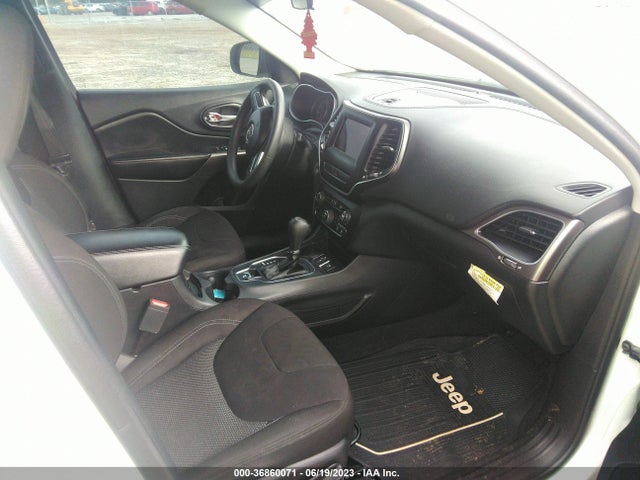 1C4PJLCB3KD488236 Jeep Cherokee Latitude