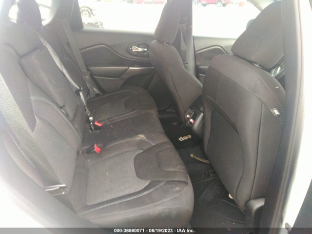 1C4PJLCB3KD488236 Jeep Cherokee Latitude