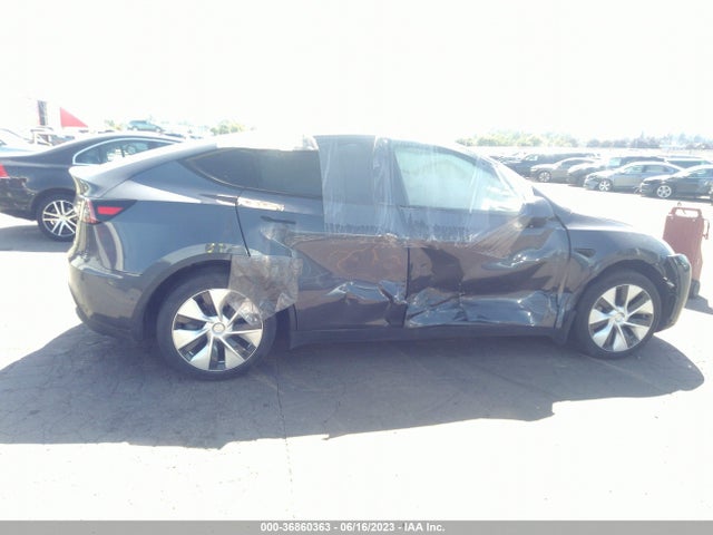 Tesla Model Y Long Range 2021 5YJYGDEE8MF180961 Image 11