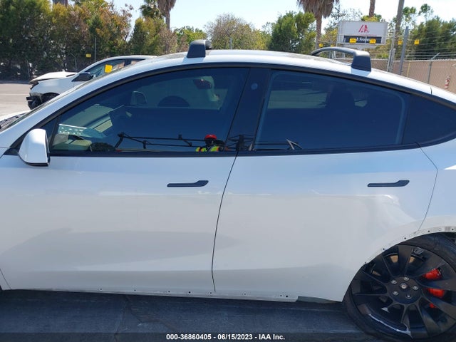 Tesla Model Y Long Range 2022 7SAYGDEE1NF324158 Image 7