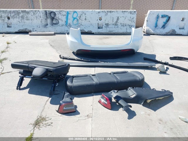 Tesla Model Y Long Range 2022 7SAYGDEE1NF324158 Image 4