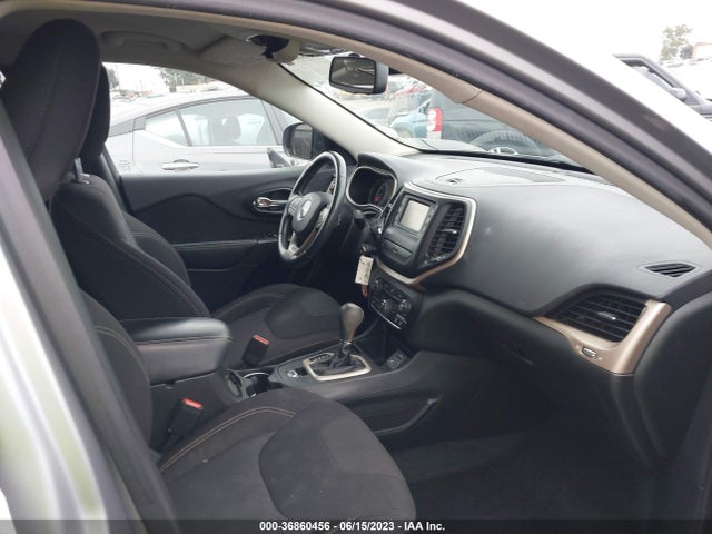 1C4PJLCB1FW655557 Jeep Cherokee Latitude