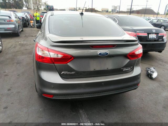 1FADP3J24EL452723 Ford Focus Titanium