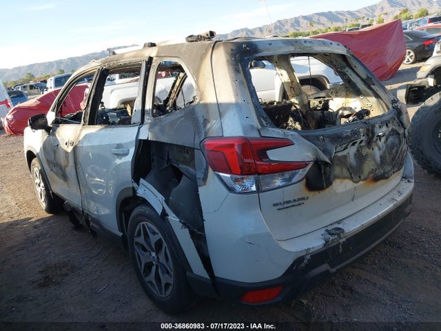 JF2SKAEC9KH495798 Subaru Forester Premium