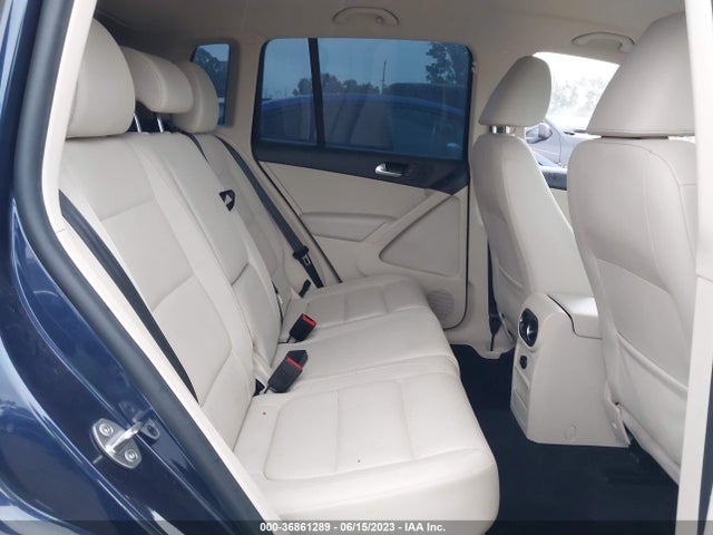 WVGAV7AXXFW562564 Volkswagen TIGUAN SE