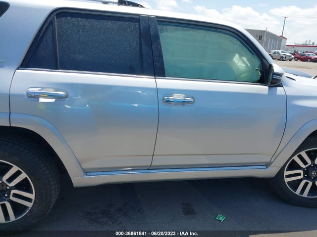 Toyota 4RUNNER SR5 2018 JTEBU5JR6J5517343 Image 4