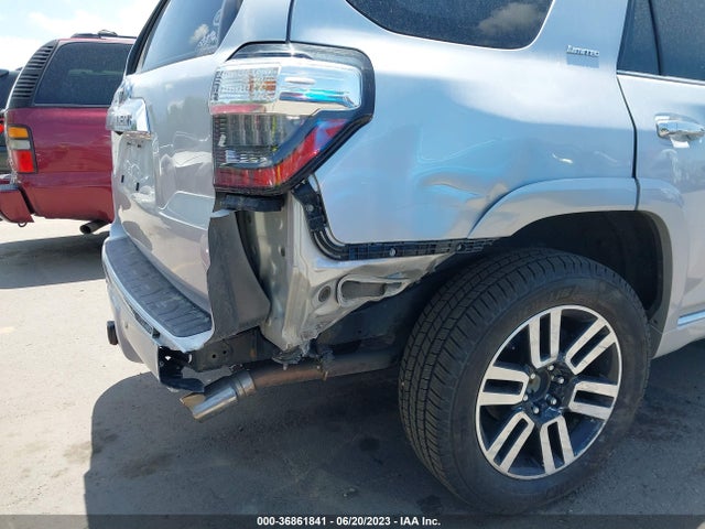 Toyota 4RUNNER SR5 2018 JTEBU5JR6J5517343 Image 11