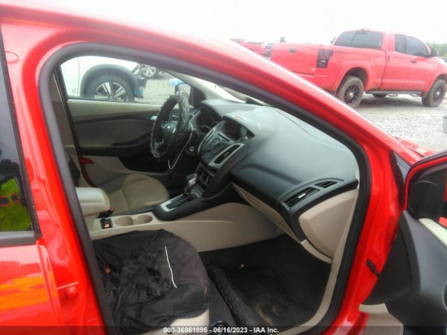 1FADP3F27EL283127 Ford FOCUS SE