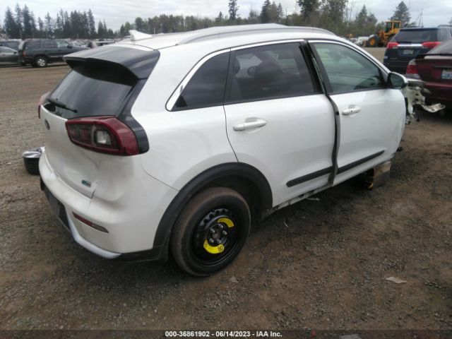 KNDCB3LC1H5098856 KIA NIRO LX