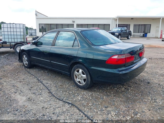 2000 HONDA ACCORD SDN EX W/LEATHER VIN: 1HGCG1653YA091788