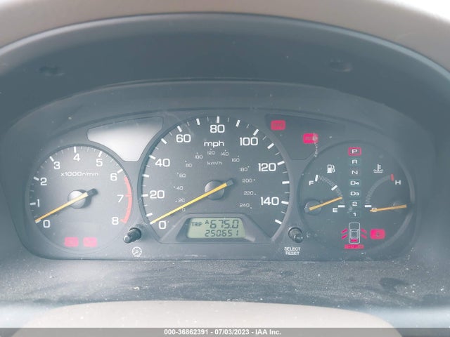 2000 HONDA ACCORD SDN EX W/LEATHER VIN: 1HGCG1653YA091788