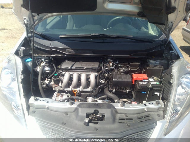 2013 HONDA FIT VIN: JHMGE8H3XDC077443