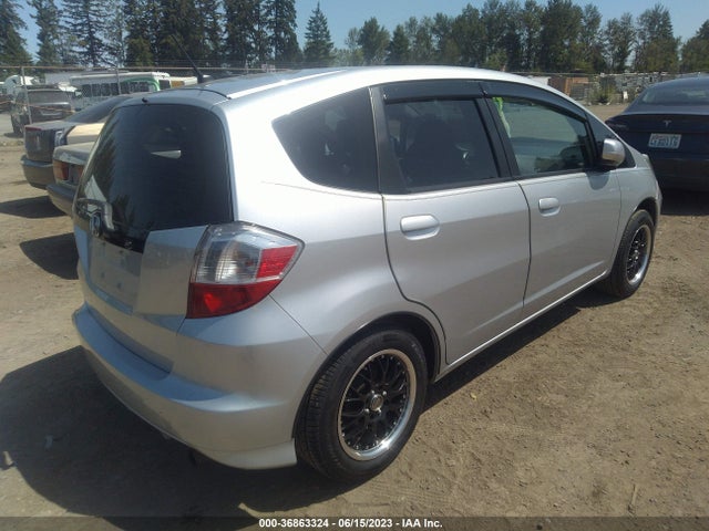 2013 HONDA FIT VIN: JHMGE8H3XDC077443