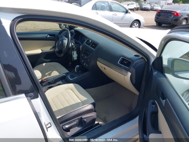 3VWL17AJ2EM409063 Volkswagen Jetta Sedan Sel