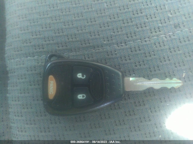 2008 DODGE DURANGO SXT VIN: 1D8HB38N18F142818
