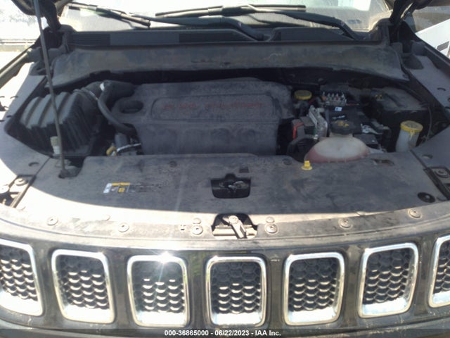3C4NJCBB3JT285865 Jeep Compass Latitude