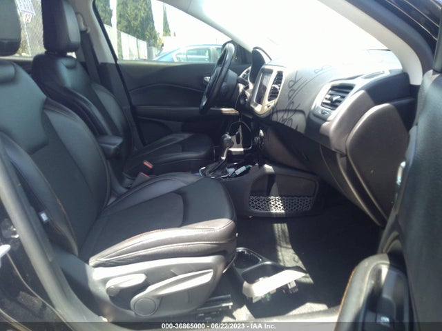 3C4NJCBB3JT285865 Jeep Compass Latitude