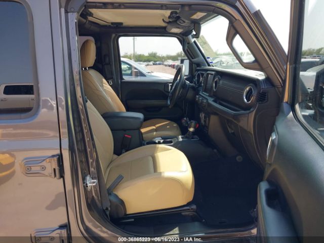 1C4HJXEN2JW211888 Jeep Wrangler Unlimited Sahara