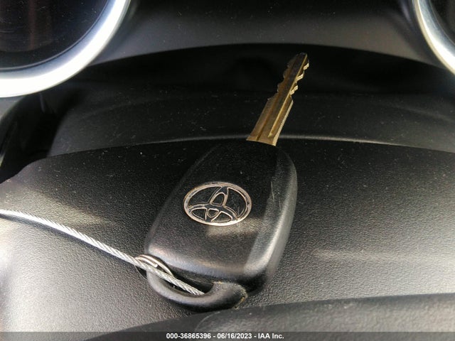 2020 TOYOTA CAMRY LE VIN: 4T1C11AK2LU952197