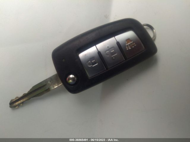 KNMAT2MV3HP515185 Nissan ROGUE S