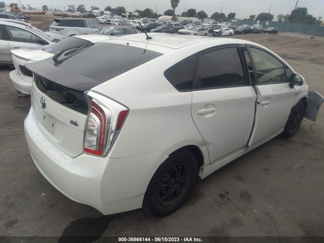 Toyota Prius Four 2015 JTDKN3DU2F2003732 Image 4