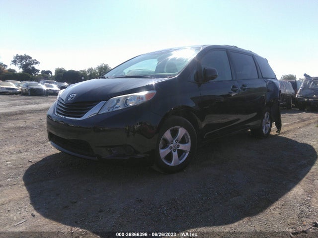 Toyota SIENNA LE 2017 5TDKZ3DC4HS776287 Image 2