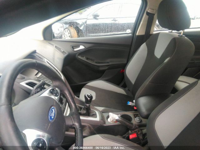 1FADP3K21EL352951 Ford FOCUS SE