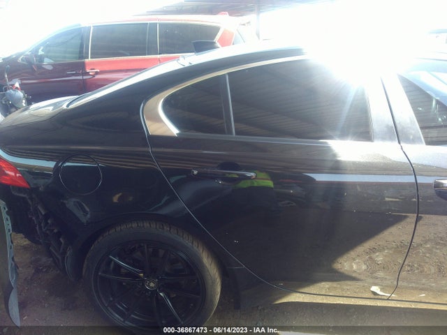 SAJAD4FN9JCP33572 Jaguar Xe 20d Premium