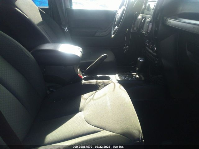 1C4BJWDG2HL503037 Jeep Wrangler Unlimited Sport