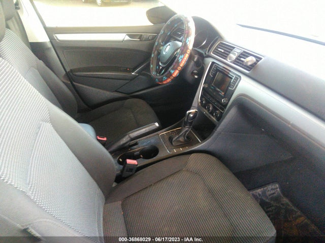 1VWAT7A32GC054306 Volkswagen Passat 1.8t S