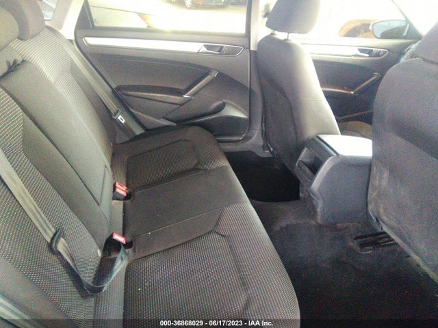 1VWAT7A32GC054306 Volkswagen Passat 1.8t S